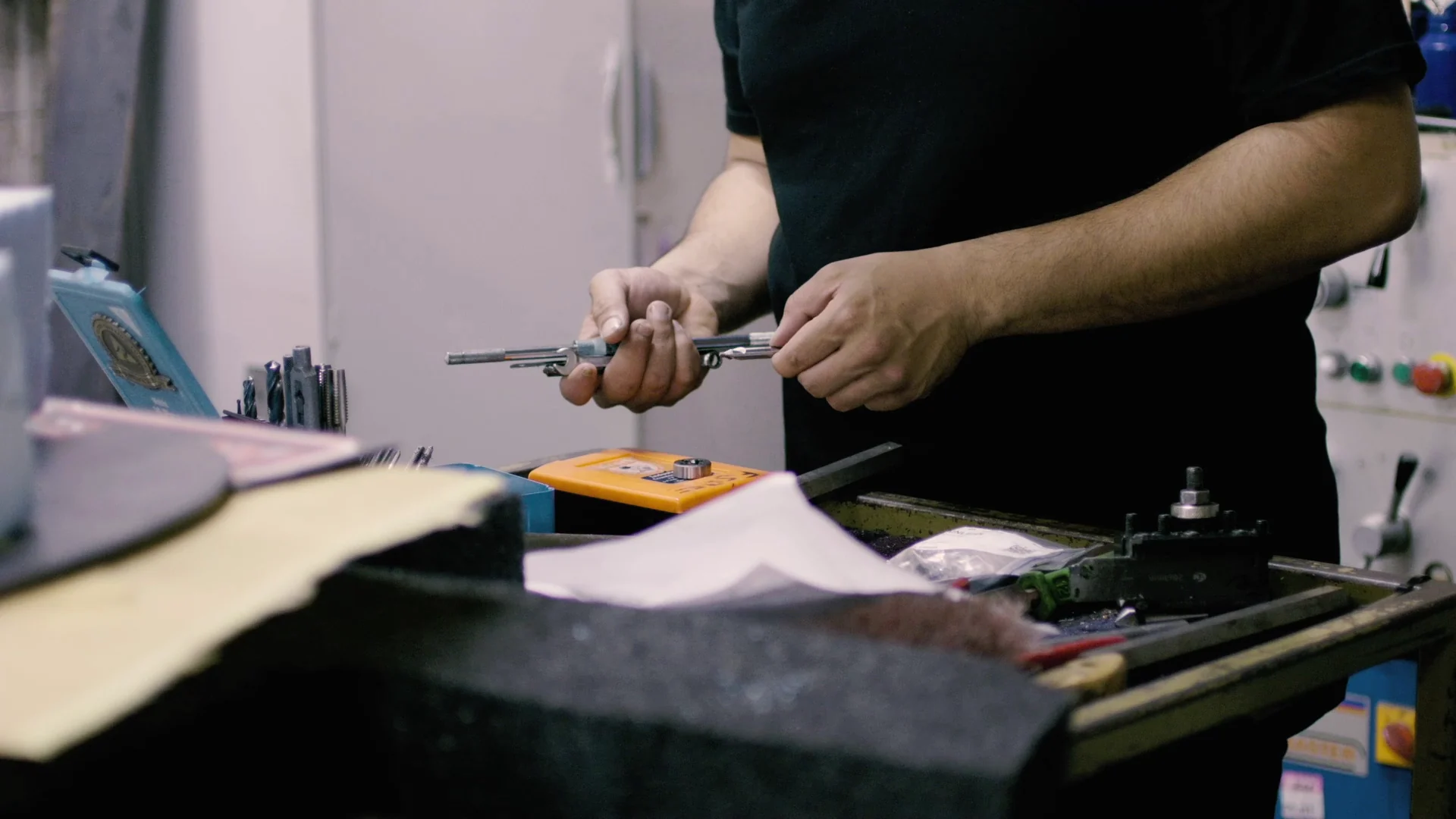 Complete workshop film: build details and the team at work.